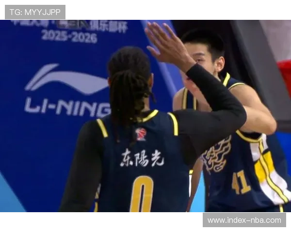 广东队新援萨姆纳社交媒体示好，转会事宜仍待最终落定。